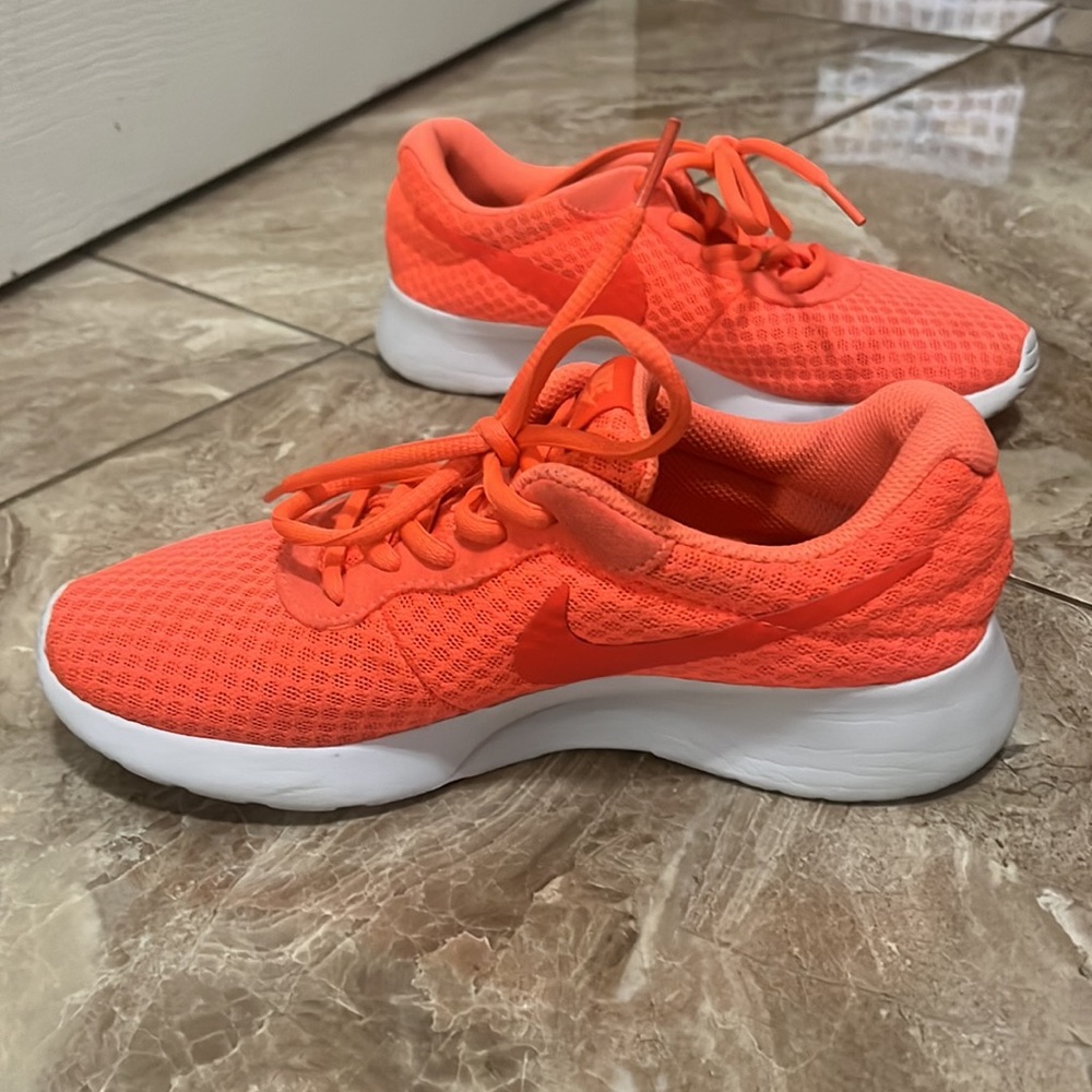 Nike Tanjun Sneaker - Picture 4 of 6